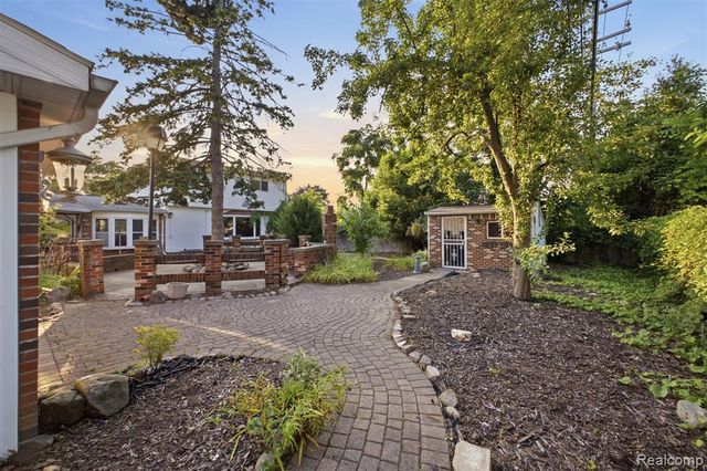 6466 N Lafayette Street, Dearborn Heights, MI 48127