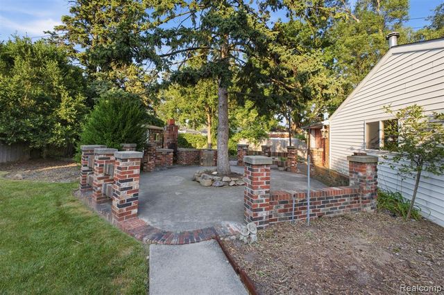6466 N Lafayette Street, Dearborn Heights, MI 48127