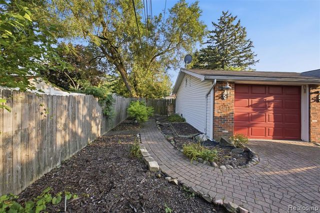 6466 N Lafayette Street, Dearborn Heights, MI 48127