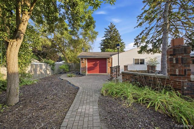 6466 N Lafayette Street, Dearborn Heights, MI 48127