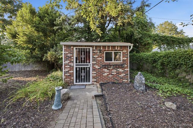 6466 N Lafayette Street, Dearborn Heights, MI 48127