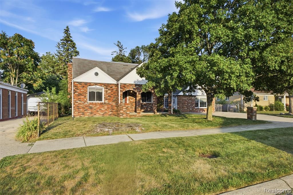 6466 N Lafayette Street, Dearborn Heights, MI 48127