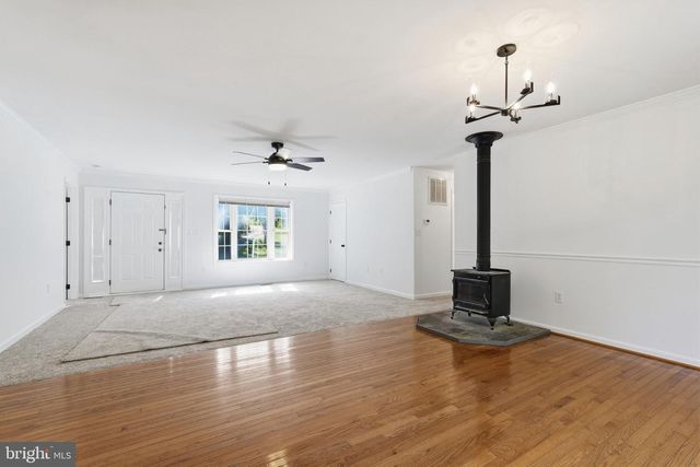 54 MEMORY LN, Linden, VA 22642