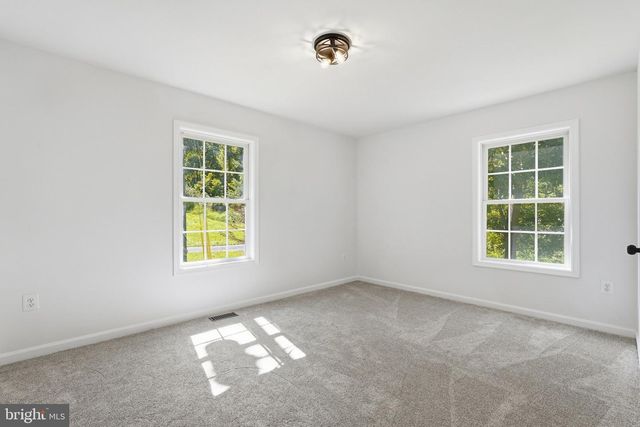 54 MEMORY LN, Linden, VA 22642