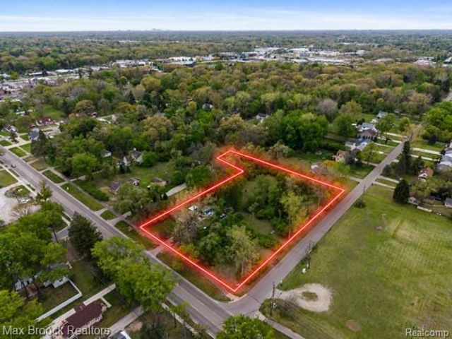24811 W 9 Mile Road, Southfield, MI 48033