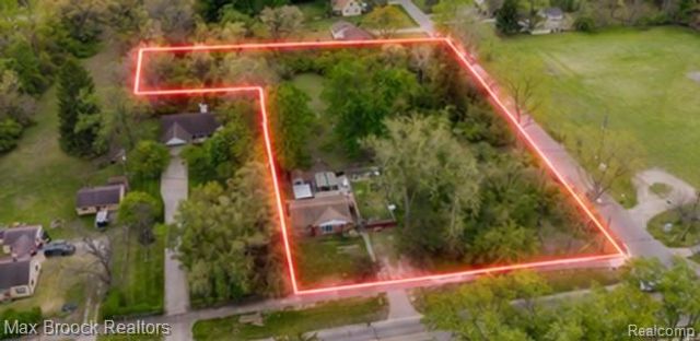 24811 W 9 Mile Road, Southfield, MI 48033