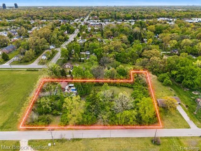 24811 W 9 Mile Road, Southfield, MI 48033