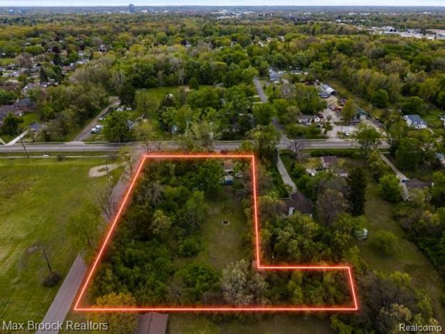 24811 W 9 Mile Road, Southfield, MI 48033