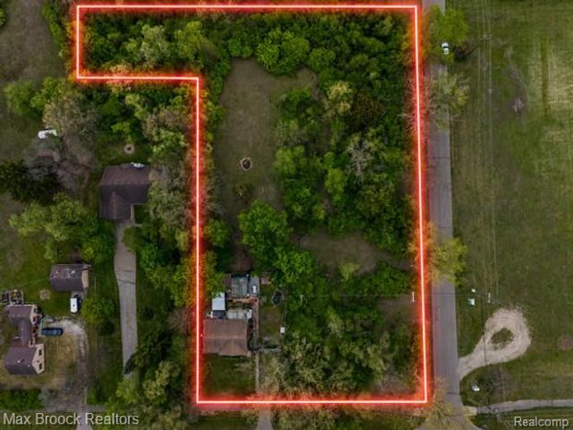 24811 W 9 Mile Road, Southfield, MI 48033