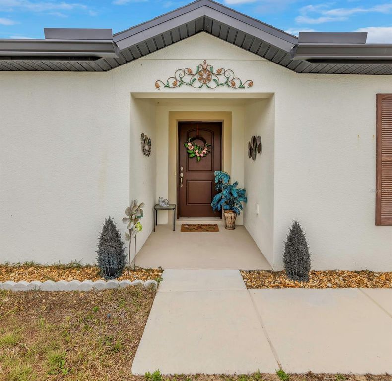 Image 2 of property listing at 8635 PINETOP RIDGE LANE, Brooksville, FL 34613