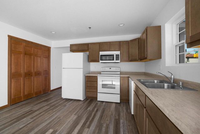 1002 7th STREET S, La Crosse, WI 54601