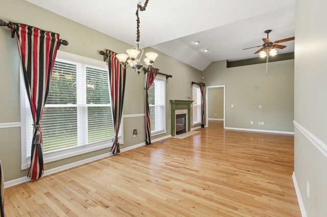 108 Strathmore Ct, Hendersonville, TN 37075