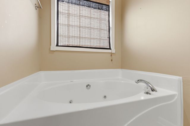 108 Strathmore Ct, Hendersonville, TN 37075