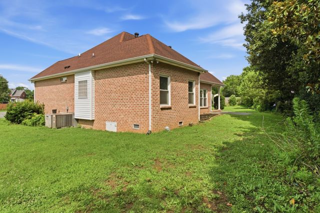 108 Strathmore Ct, Hendersonville, TN 37075