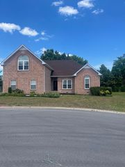 108 Strathmore Ct, Hendersonville, TN 37075