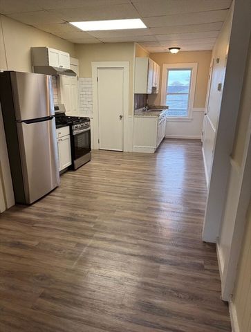 341 Lakeview Avenue 6, Lowell, MA 01850