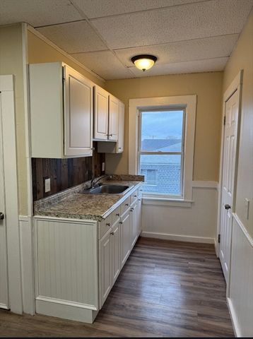 341 Lakeview Avenue 6, Lowell, MA 01850