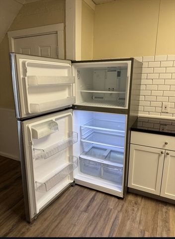 341 Lakeview Avenue 6, Lowell, MA 01850