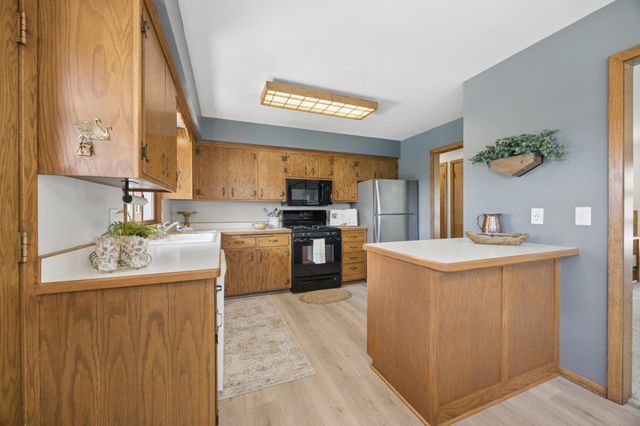 511 8th Street NW, Elk River, MN 55330