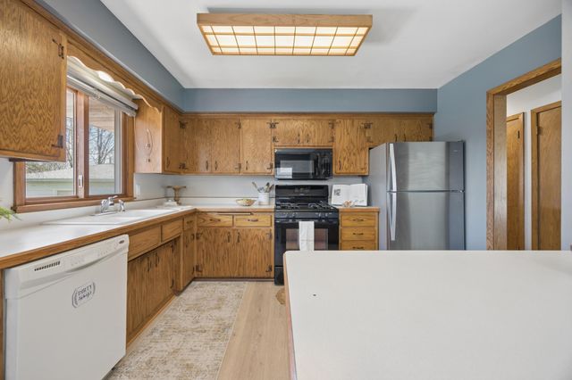 511 8th Street NW, Elk River, MN 55330