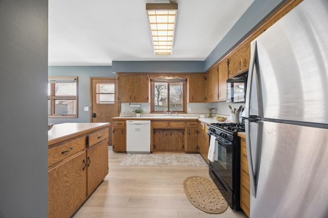 511 8th Street NW, Elk River, MN 55330