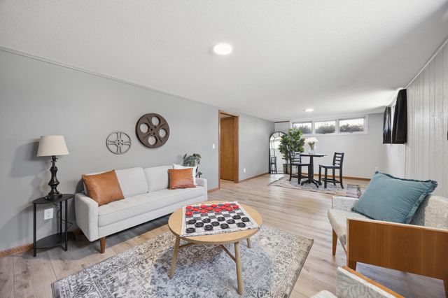 511 8th Street NW, Elk River, MN 55330