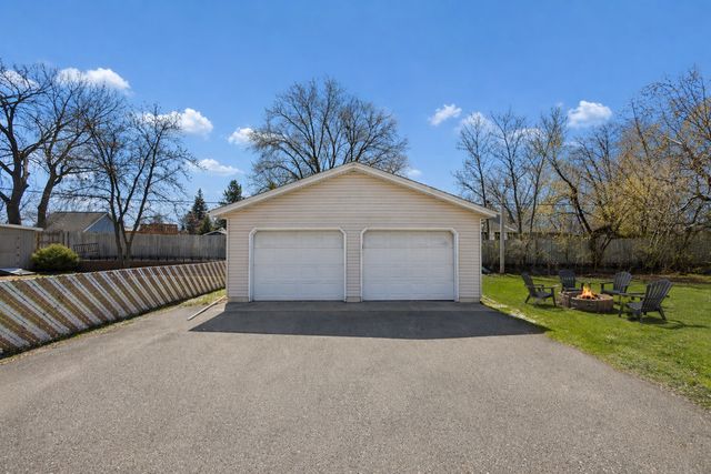 511 8th Street NW, Elk River, MN 55330