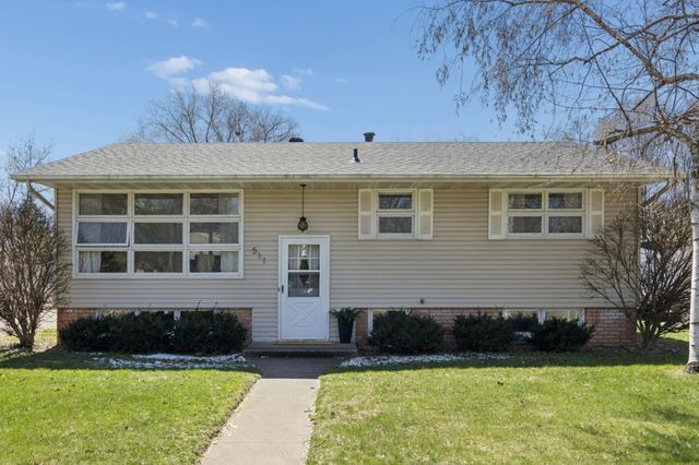 511 8th Street NW, Elk River, MN 55330