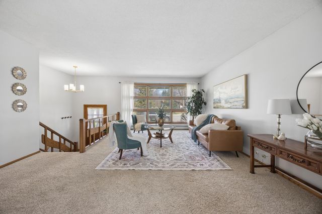 511 8th Street NW, Elk River, MN 55330