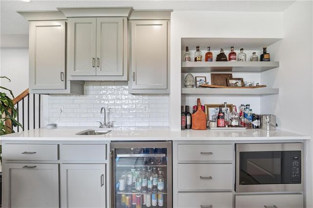 12209 W 157th Terrace, Overland Park, KS 66221
