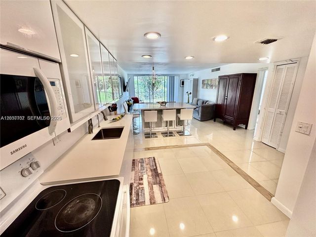 3051 S Palm Aire Dr 201, Pompano Beach, FL 33069
