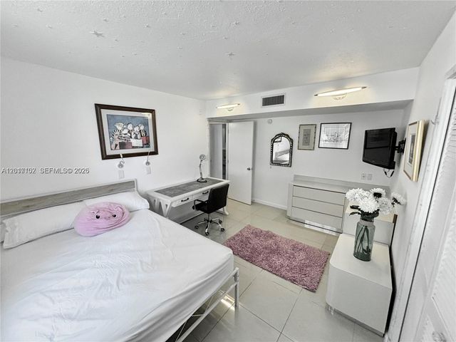 3051 S Palm Aire Dr 201, Pompano Beach, FL 33069