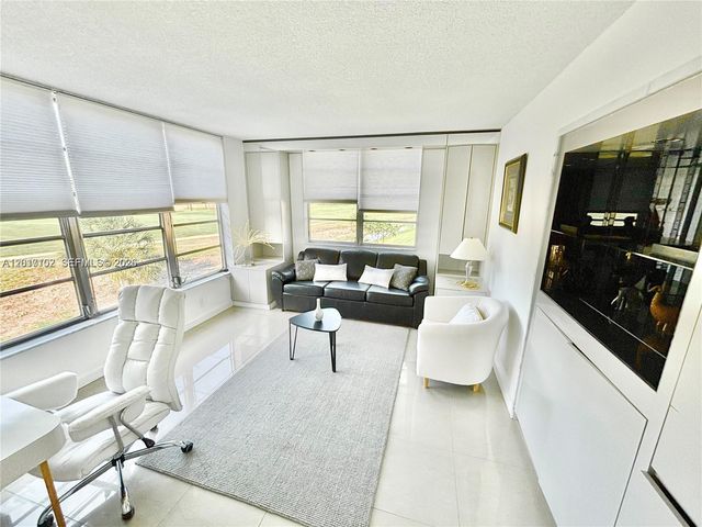 3051 S Palm Aire Dr 201, Pompano Beach, FL 33069
