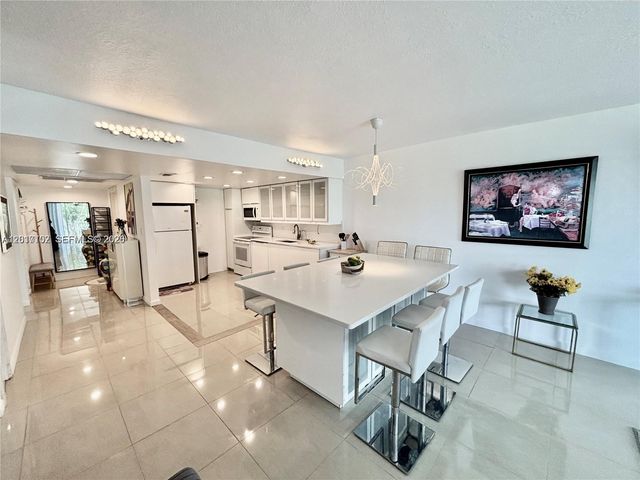 3051 S Palm Aire Dr 201, Pompano Beach, FL 33069