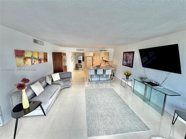 3051 S Palm Aire Dr 201, Pompano Beach, FL 33069