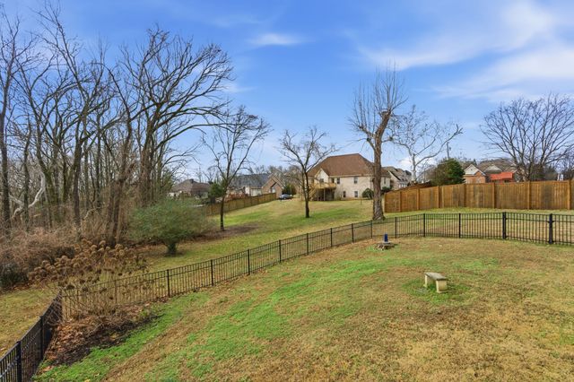 2002 Brenthaven Dr, Mount Juliet, TN 37122