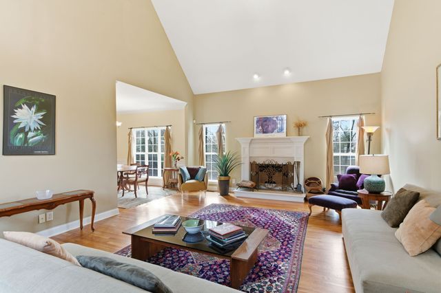 2002 Brenthaven Dr, Mount Juliet, TN 37122