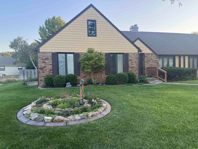 712 Colonial Ct., Salina, KS 67401