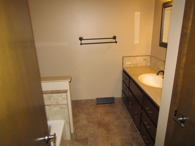 712 Colonial Ct., Salina, KS 67401