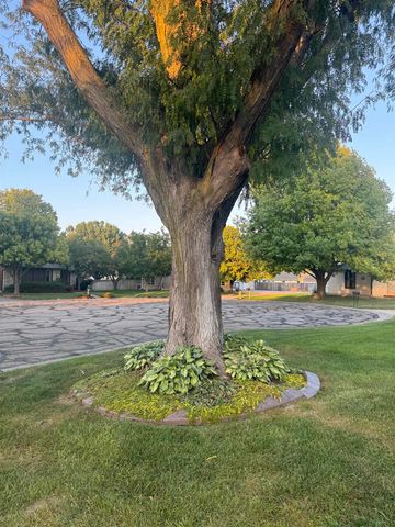 712 Colonial Ct., Salina, KS 67401