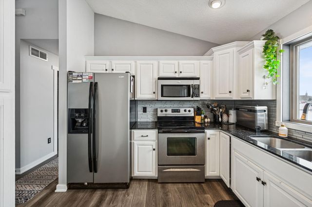 818 Cologne Lane, Waverly, MN 55390