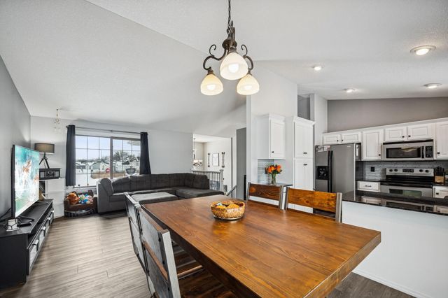 818 Cologne Lane, Waverly, MN 55390