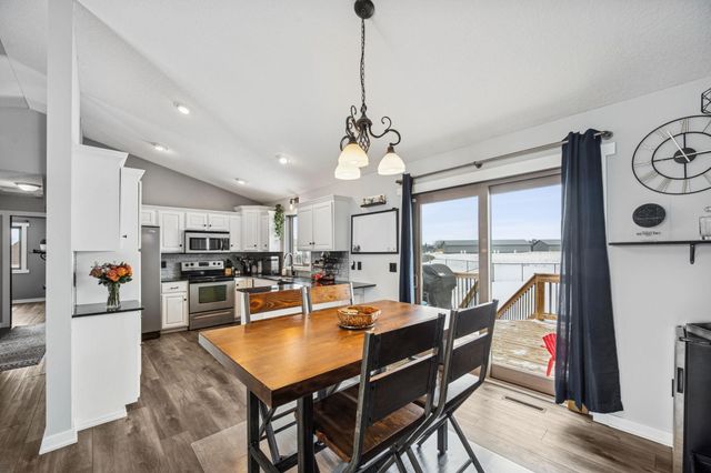 818 Cologne Lane, Waverly, MN 55390