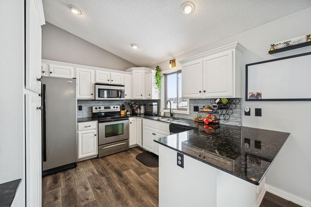 818 Cologne Lane, Waverly, MN 55390