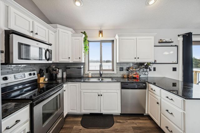 818 Cologne Lane, Waverly, MN 55390