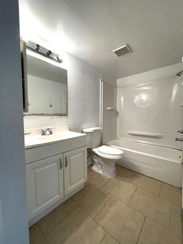 2846 SOMERSET PARK DRIVE 203, Tampa, FL 33613