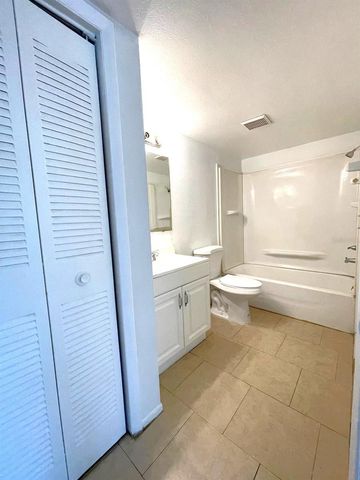 2846 SOMERSET PARK DRIVE 203, Tampa, FL 33613