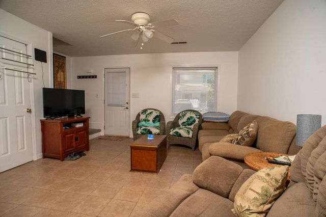 403 2nd Ave N Apt F, Myrtle Beach, SC 29577
