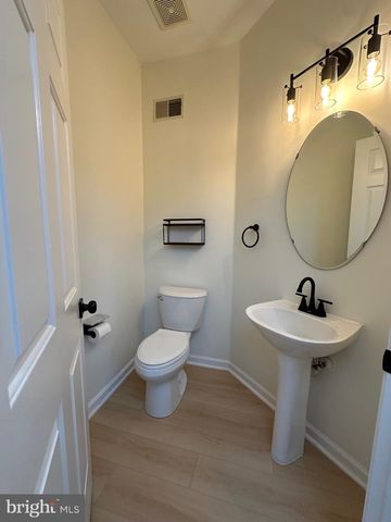 7017 MANAHOAC PL, Gainesville, VA 20155