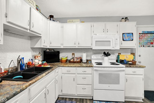 672 Cielo Vista Drive, Greenwood, IN 46143